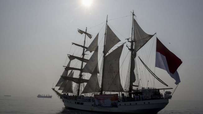 Upacara Kemerdekaan RI ke-72 di atas gladak KRI Dewaruci di Perairan Laut Jawa, Kamis (17/8).