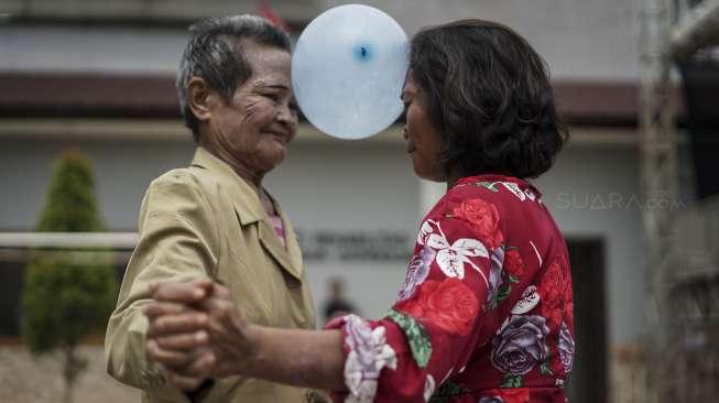 Warga binaan penderita gangguan jiwa mengikuti lomba perayaan HUT ke-72 Kemerdekaan RI di Pusat Rehabilitasi Orang dengan Gangguan Jiwa di Yayasan Galuh, Bekasi, Jawa Barat, Kamis (17/8).