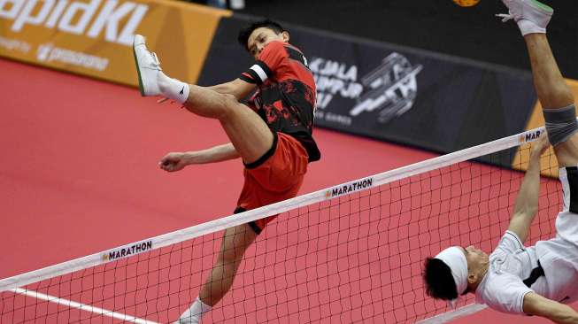 Sepak takraw putra Indonesia vs Thailand di SEA Games XXIX Kuala Lumpur di Stadion Indoor Titiwangsa, Kuala Lumpur, Malaysia, Jumat (18/8).