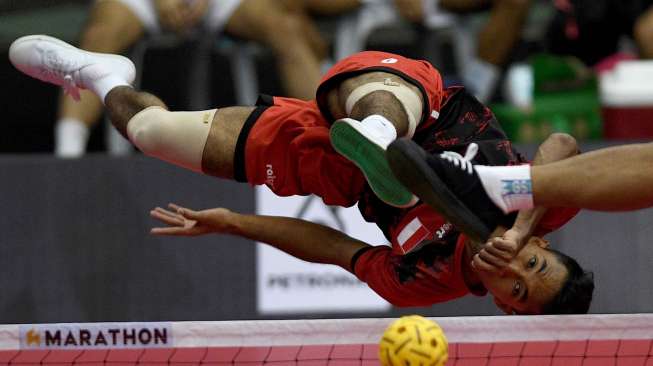 Sepak takraw putra Indonesia vs Thailand di SEA Games XXIX Kuala Lumpur di Stadion Indoor Titiwangsa, Kuala Lumpur, Malaysia, Jumat (18/8).