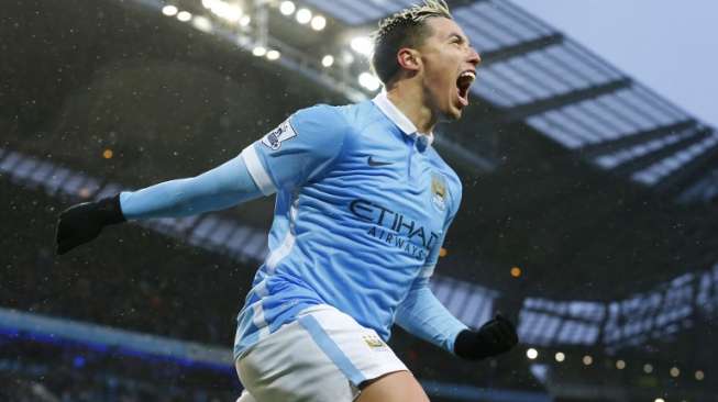 Samir Nasri, saat masih memperkuat Manchester City, rayakan golnya ke gawang lawan [AFP]