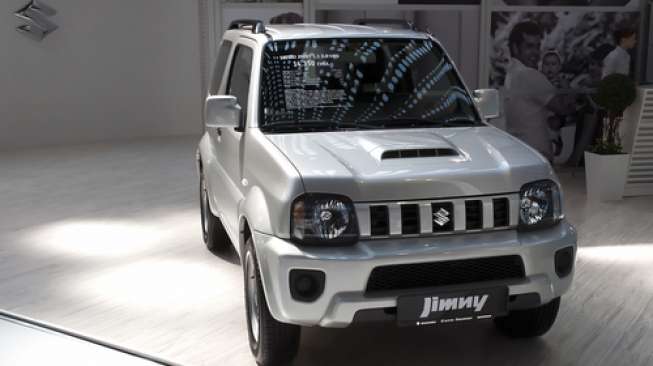 Sebuah mobil Suzuki Jimny dipamerkan di Belgrade, Serbia. [Shutterstock]