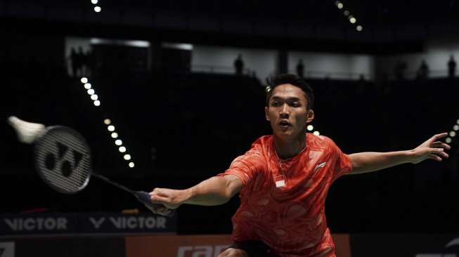 Atlet bulu tangkis beregu putra Indonesia meraih medali emas bulu tangkis beregu putra SEA Games XXIX Kuala Lumpur, di Axiata Arena, Kompleks Stadion Bukit Jalil, Kuala Lumpur, Malaysia, Kamis (24/8).