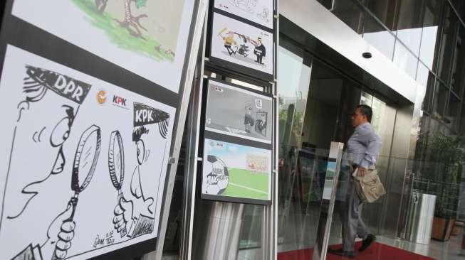 Sejumlah karya komik dan ilustrasi antikorupsi digelar dalam pameran bertajuk AKU KPK (Aksi Komik Untuk KPK) di Gedung KPK, Jakarta, Kamis (24/8).