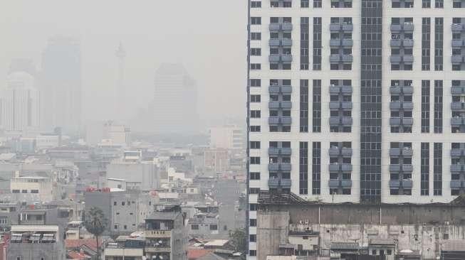 Suasana perumahan padat penduduk di Ibu Kota Jakarta, Kamis (24/8).