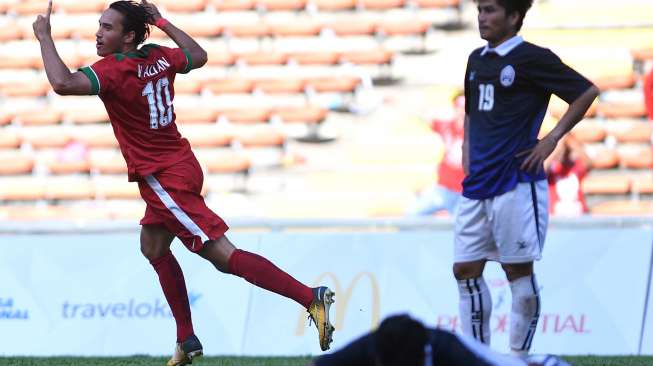 Pemain Timnas U-22 menang melawan Timnas U-22 Kamboja pada laga terakhir penyisihan grup B SEA Games XXIX Kuala Lumpur di Stadion Shah Alam, Selangor, Malaysia, Kamis (24/8).