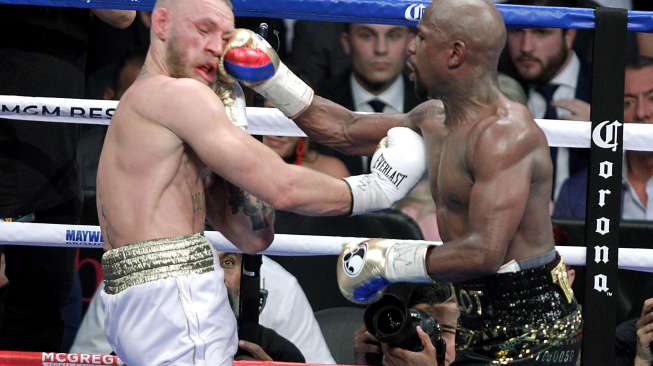 Pertandingan tinju dunia Floyd Mayweather Vs McGregor, Sabtu (27/8/2017). [AFP]