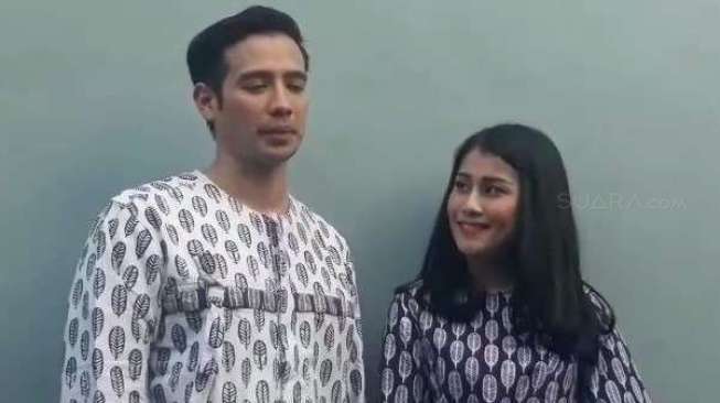 Indra Bekti Sarankan Gaya Bercinta Ini ke Tarra Budiman dan Istri