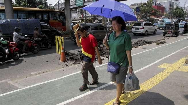 Pedestrian di kawasan Jatinegara, Jakarta, Rabu (30/8).