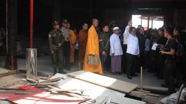 Ketua Umum PKB Muhaimin Iskandar (tengah) didampingi Anggota Dewan Syuro PKB Abdul Ghofur (kedua kiri) menggelar dialog keagamaan, di Jakarta, Minggu (3/9). Dialog itu antara lain membahas krisis etnis Rohingya di Myanmar. [Suara.com/Oke Atmaja]