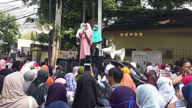 Perempuan Berjilbab Ini Bersedia 'Jihad' ke Myanmar, Mengapa?