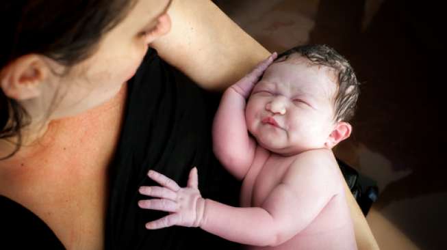 Ilustrasi perempuan melahirkan (Shutterstock)