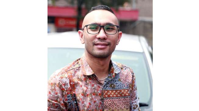 Henry Baskoro Hendarso alias Enji usai menjalani sidang perceraiannya dengan Rozmanizar di Pengadilan Agama Jakarta Timur, Rabu (6/9/2017) [suara.com/Ismail]