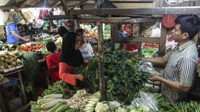 Pedagang sembako di Pasar Djaya Jakarta, Kamis (7/9).