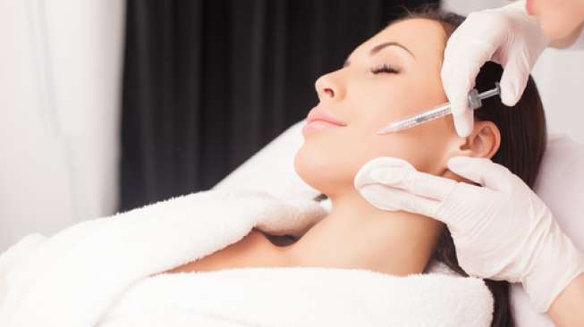 Ilustrasi perawatan kulit dengan terapi suntik, botox, memutihkan kulit. (Shutterstock)