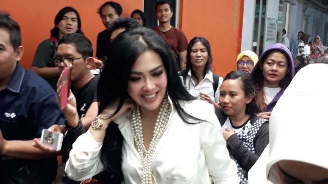 Bertemu Ustadz Abdul Somad, Syahrini Diminta Tiru Kartika Putri