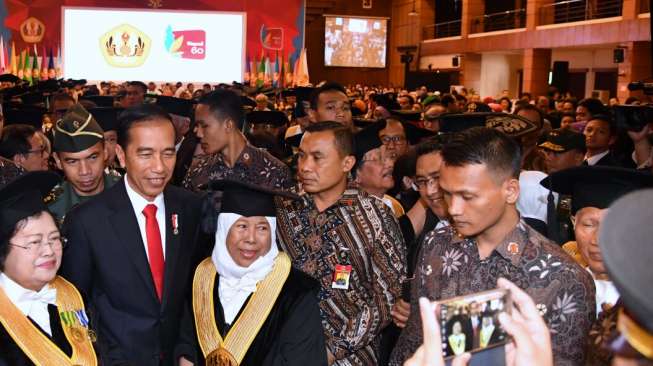 Jokowi Sadar Negara Tak Bisa Kendalikan Media Sosial