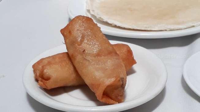 Ngeri Banget, Usai Makan Lumpia Basi Perempuan Ini Keracunan dan Meninggal