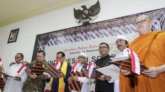 Aksi doa lintas agama dan deklarasi solidaritas untuk Rohingya di Museum Kebangkitan Nasional, Jakarta, Selasa (12/9).