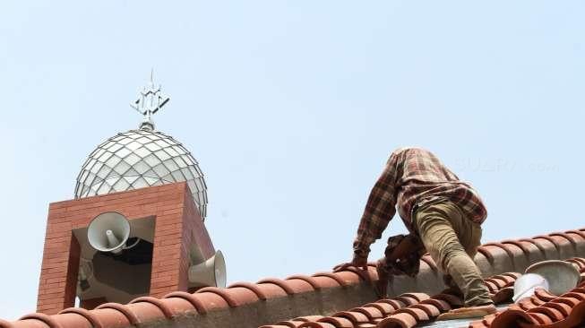 Merupakan kompensasi dari masjid sebelumnya yang dirubuhkan.