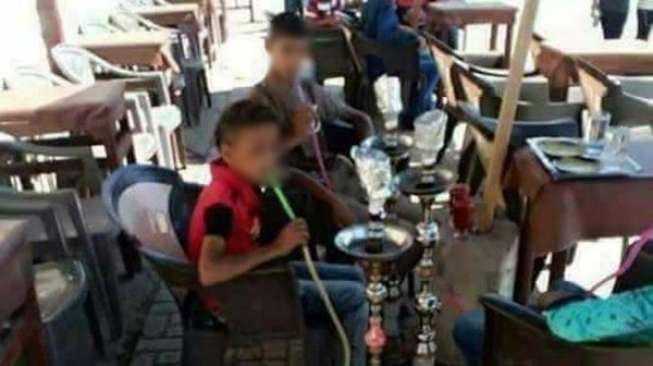 Anak-anak Merokok Shisha di Mesir Jadi Viral