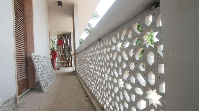 Pembangunan Masjid Jami Al-Mubarokah Kalijodo, di Jakarta, Rabu (13/9).