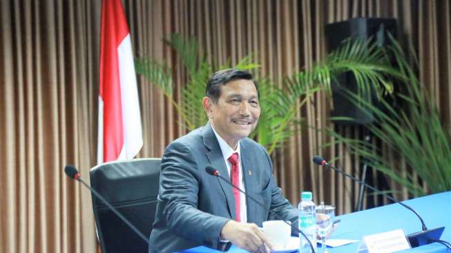 Luhut Tegaskan Reklamasi Pulau C dan D Harus Jalan Terus