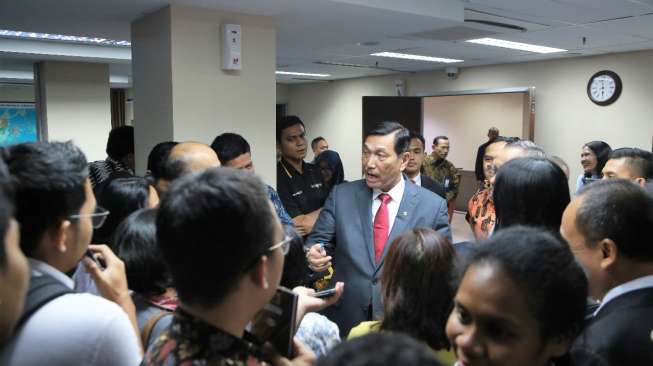 Luhut: Biaya Kereta Cepat Jakarta - Surabaya Masih Dihitung