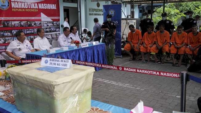 Kepala Badan Narkotika Nasional (BNN) Irjen Pol. Budi Waseso memimpin pemusnahan barang bukti narkotika golongan I jenis sabu, di Jakarta, Kamis (14/9).