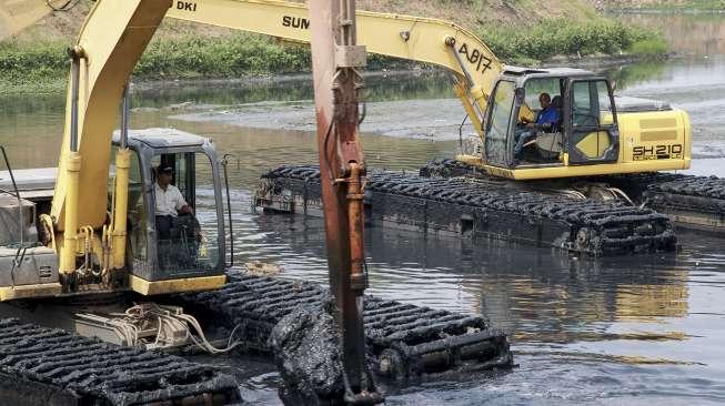 Memaksimalkan peran waduk sebagai pengendali banjir.