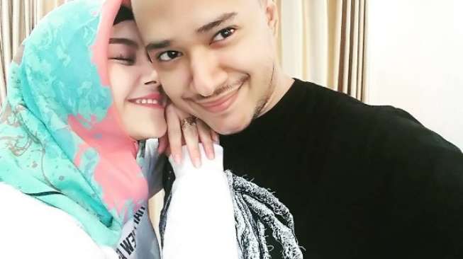 Bukan Cucu Elvy Sukaesih, Husein "Idol" Nikahi Perempuan Ini