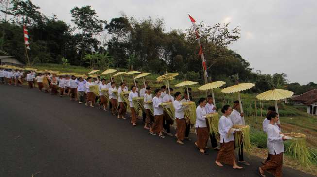 Dirayakan pada 22 Raya Agung tahun Saka Sunda. 