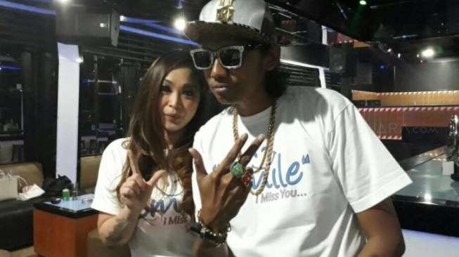 Paul T-Five Gandeng DJ Seksi Kimmi Chan di "Smile I Miss You"