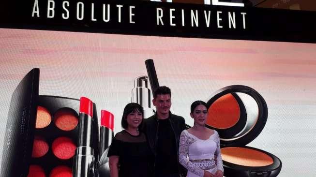 Syahrini dan Make Up Artist JLo-Kim K "Bawa" LAKME ke Indonesia