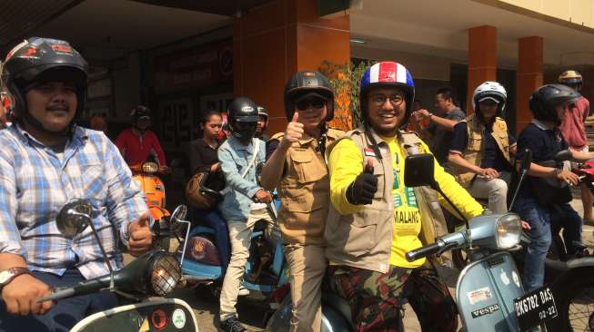 Naik Vespa, Jonan Kemudian Bersih-bersih Masjid