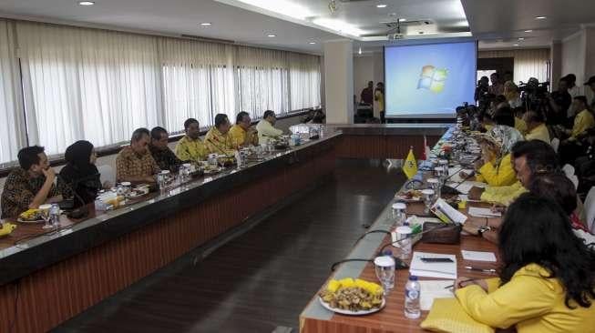 Pertemuan membahas sejumlah isu strategis yang dihadiri Deputi Pencegahan Komisi Pemberantasan Korupsi (KPK), Pahala Nainggolan, di DPP Partai Golkar, Jakarta, Senin (18/9/2017). [Suara.com/Kurniawan Mas'ud]