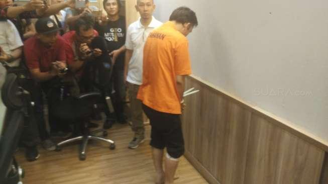 Usai Bunuh Selingkuhan, Jonny Bacok Istri yang Tengah Bermesraan