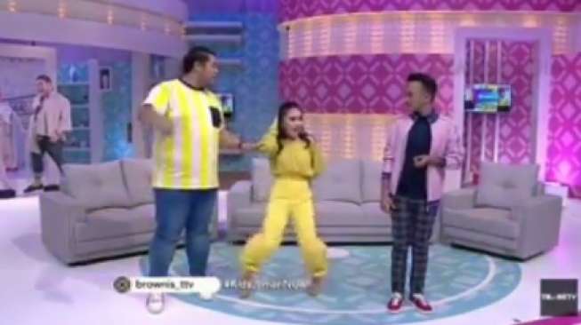 Ivan Gunawan-Ruben Onsu Bengong Lihat Ayu Joget "Naik Turun"