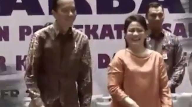 Serunya Saat Jokowi dan Iriana Joget Maumere