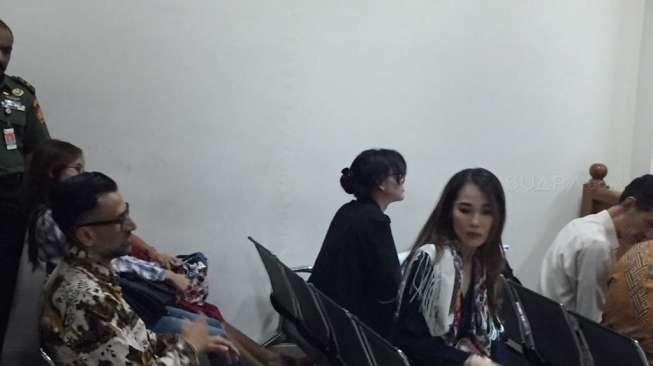 Perdana, Ina Thomas Hadiri Sidang Axel Matthew