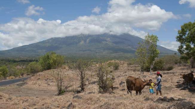 Paparan Debu Vulkanik Gunung Agung Bisa Picu Penyakit Ini