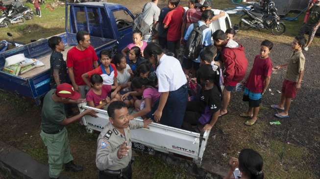 Gunung Agung yang berstatus awas di Karangasem, Bali, Selasa (26/9).