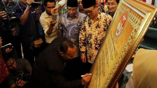 Sarasehan Lintas Agama bertema "Merawat Kebhinekaan Menumbuh Kembangkan Toleransi Antar Umat Beragama dan Menolak Gerakan Intoleran" di gedung PBNU, Jakarta, Rabu (27/9).