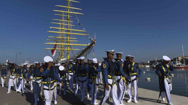 KRI Bima Suci Berlabuh di Italia