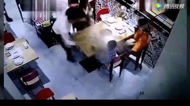 Kasihan, Kaldu Panas Tumpah Kena Wajah Bocah