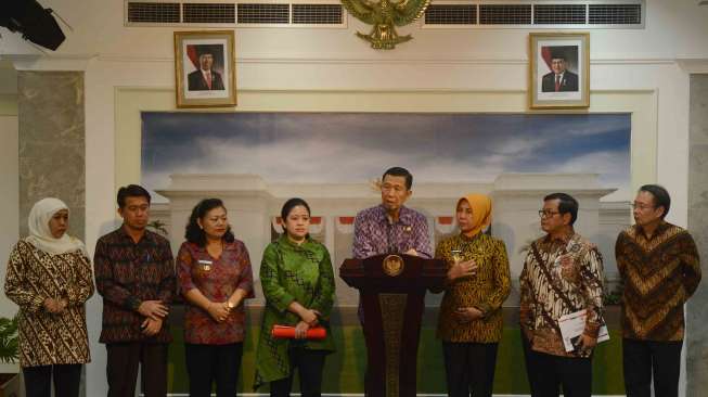 Presiden Joko Widodo dan Wakil Presiden Jusuf Kalla memimpin rapat terbatas di Kantor Kepresidenan, Jakarta, Kamis (28/9).