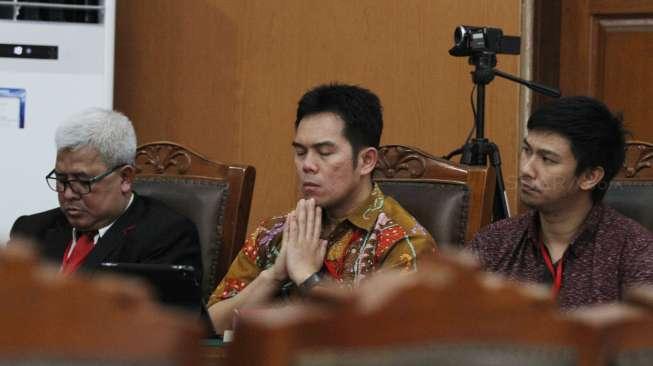 Hakim tunggal Cepi Iskandar memimpin sidang vonis praperadilan yang diajukan Ketua Dewan Perwakilan Rakyat (DPR) Setya Novanto di Pengadilan Negeri Jakarta Selatan, Jumat (29/9).