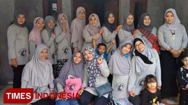 Mengintip Aktifitas Ibu-Ibu Kreatif yang Kembangkan Aksesoris Perempuan