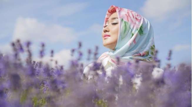 Begini Cara Dian Pelangi Hindari Rambut Lepek Ditutup Hijab