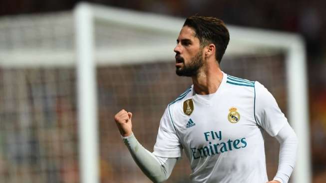 Gelandang Real Madrid Isco merayakan golnya ke gawang Espanyol. GABRIEL BOUYS / AFP